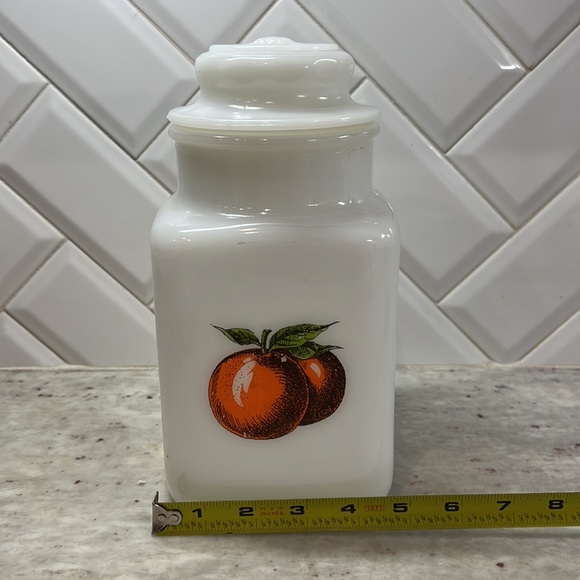 Vintage Milkglass container with oranges - Picture 6 of 6